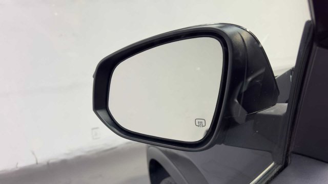 Used 2019 Toyota Highlander LE FWD image 11