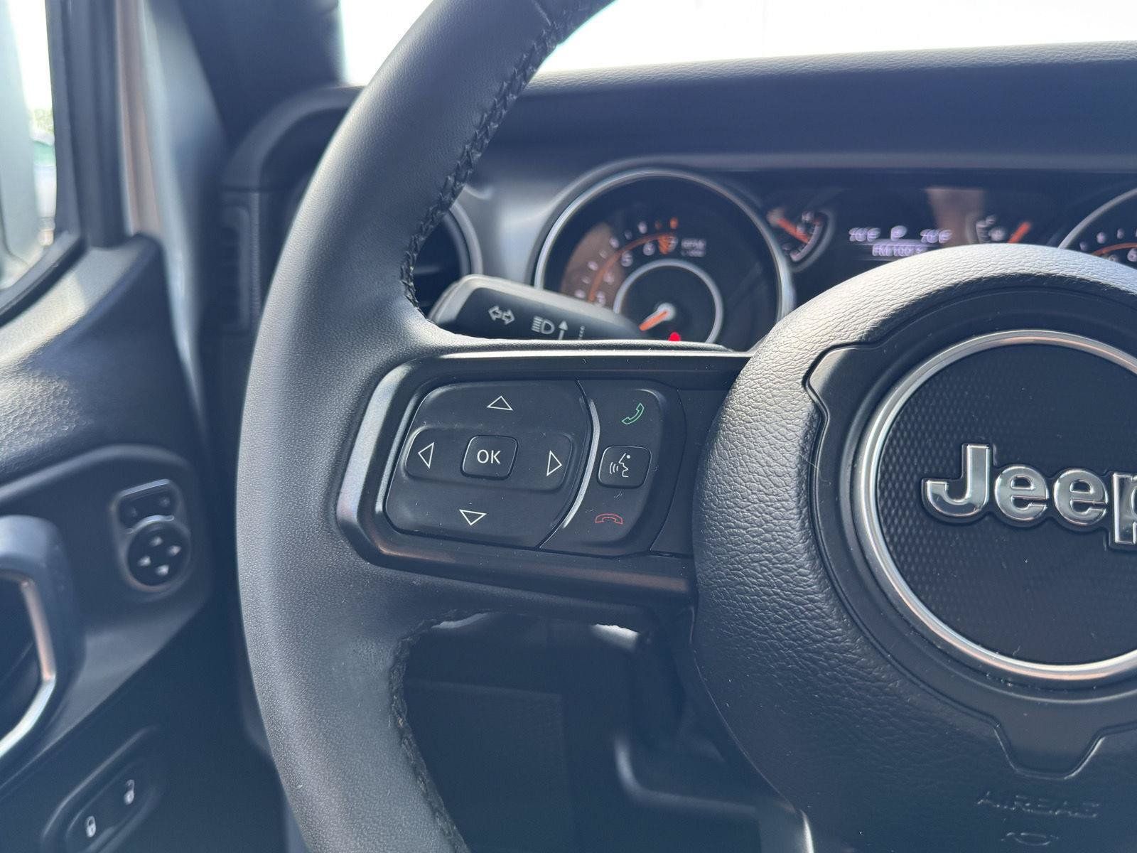 Used 2023 Jeep Gladiator Sport AWD/4WD image 15