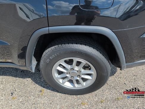 Used 2020 Jeep Grand Cherokee Laredo AWD/4WD image 13