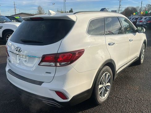 Used 2019 Hyundai Santa Fe XL SE image 3