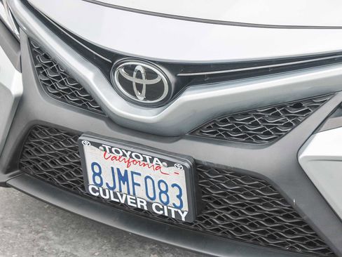 Used 2019 Toyota Camry SE w/ Carpet Mat Package FWD image 6