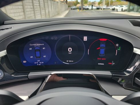 New 2026 Porsche Macan Electric image 34