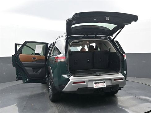 Used 2024 Nissan Pathfinder Platinum image 37