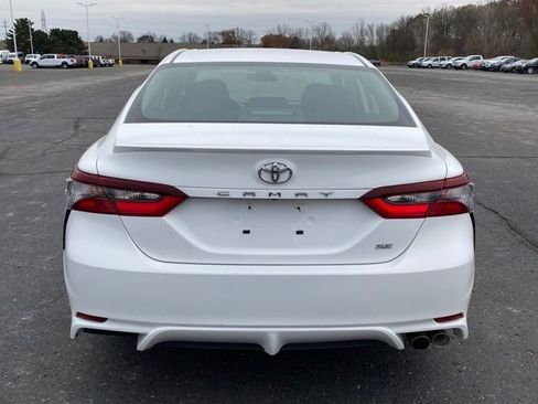 Used 2022 Toyota Camry SE image 4