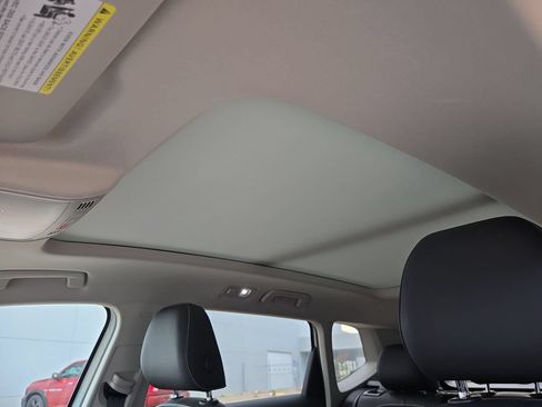 Used 2023 Volkswagen Taos SE w/ Panoramic Sunroof Package FWD image 16