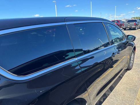 Used 2025 Chrysler Pacifica Select FWD image 29