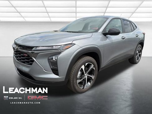 Certified 2025 Chevrolet Trax RS w/ Driver Confidence Package image 8