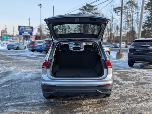 Used 2023 Volkswagen Tiguan SE image 34