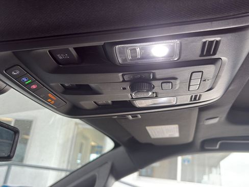 Used 2021 GMC Yukon SLT w/ SLT Premium Package image 18