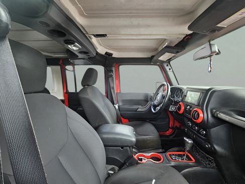 Used 2015 Jeep Wrangler Unlimited Sport w/ Quick Order Package 24S AWD/4WD image 6
