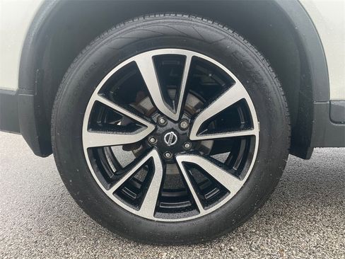 Used 2019 Nissan Rogue SL w/ Premium Package image 48