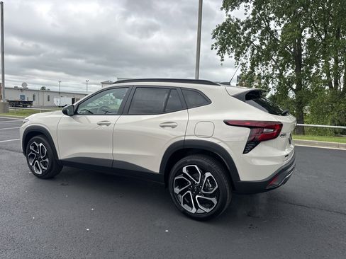 New 2026 Chevrolet Trax RS FWD image 2