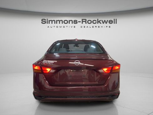 Used 2025 Nissan Altima 2.5 SV FWD image 4