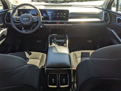 Certified 2025 Kia Sorento LX image 14