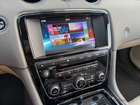 Used 2017 Jaguar XJ R-Sport RWD image 64