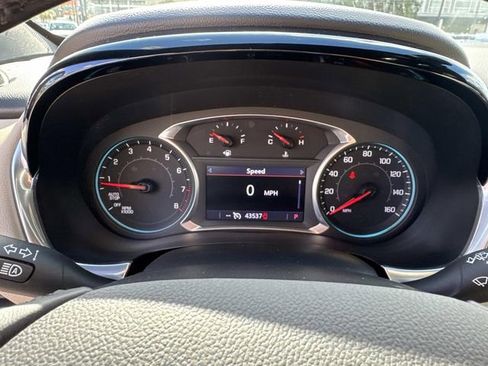 Used 2022 Chevrolet Traverse LT image 23