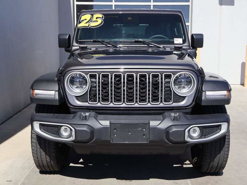 Used 2025 Jeep Wrangler Unlimited Sahara AWD/4WD image 5