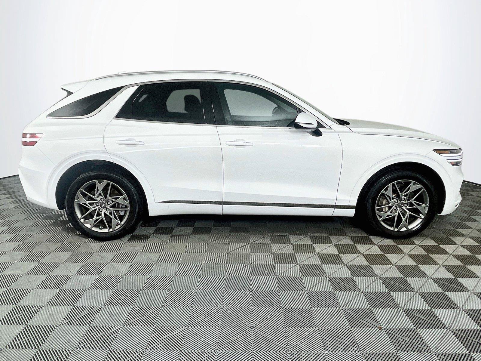 Used 2023 Genesis GV70 2.5T w/ Select Package AWD/4WD image 10