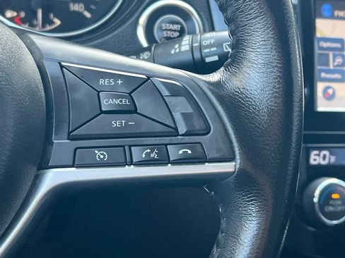 Used 2017 Nissan Rogue SL image 30