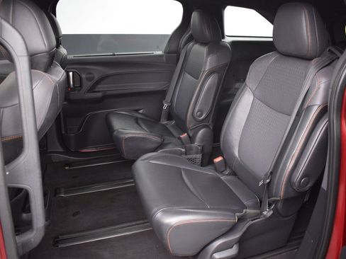 Used 2021 Toyota Sienna XSE FWD image 15
