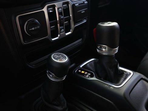 Used 2021 Jeep Wrangler Unlimited Islander image 31