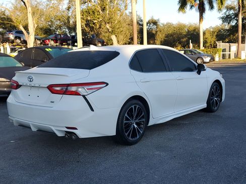 Used 2020 Toyota Camry SE image 4