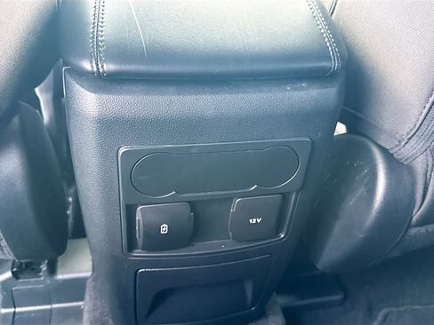 Used 2023 Ford Explorer XLT AWD/4WD image 26