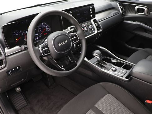 Used 2023 Kia Sorento LX AWD/4WD image 14