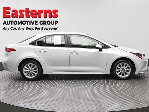 Used 2022 Toyota Corolla LE w/ LE Convenience Package image 4