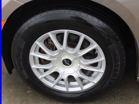 Used 2018 Chrysler Pacifica Touring-L Plus image 12