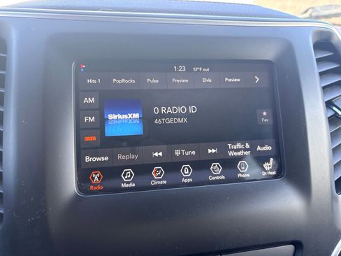 Used 2020 Jeep Cherokee Latitude Plus image 23