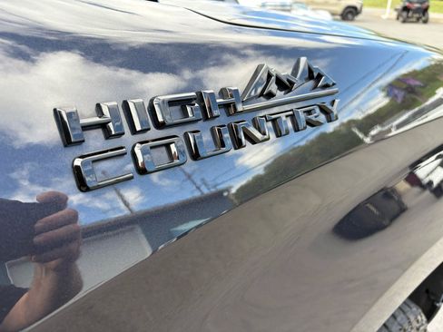 Used 2022 Chevrolet Silverado 1500 High Country w/ High Country Premium Package AWD/4WD image 42