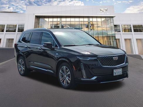 Used 2025 Cadillac XT6 Premium Luxury FWD image 3