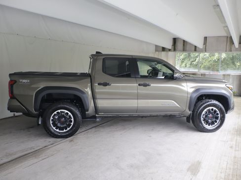 Used 2024 Toyota Tacoma TRD Off-Road w/ TRD Off Road Premium Package AWD/4WD image 6