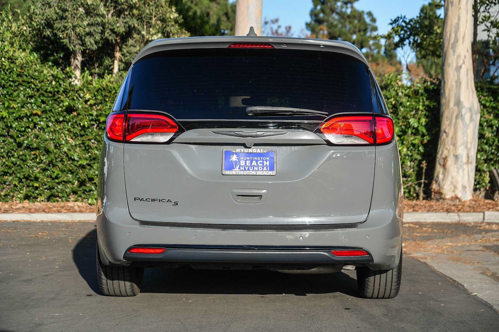 Used 2020 Chrysler Pacifica Touring w/ S Appearance Package FWD image 7