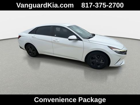 Used 2022 Hyundai Elantra SEL w/ Convenience Package FWD image 2