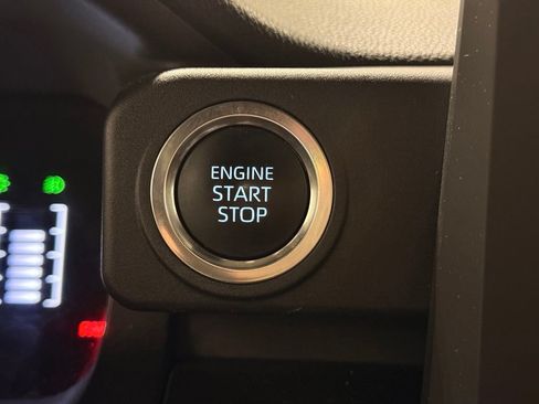 Used 2025 Toyota 4Runner SR5 AWD/4WD image 21