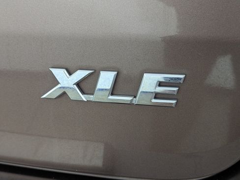 Used 2017 Toyota Highlander XLE FWD image 27