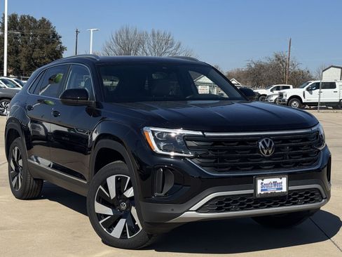 Used 2025 Volkswagen Atlas Cross Sport SEL AWD/4WD image 2