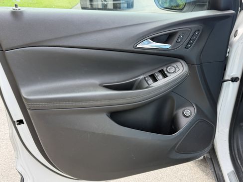 Used 2023 Buick Encore GX Essence w/ Advanced Technology Package FWD image 4