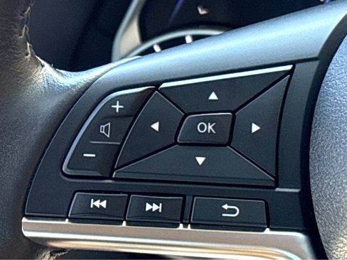 Used 2024 Nissan Sentra SV w/ SV Premium Package image 17