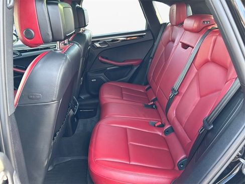 Used 2022 Porsche Macan image 13