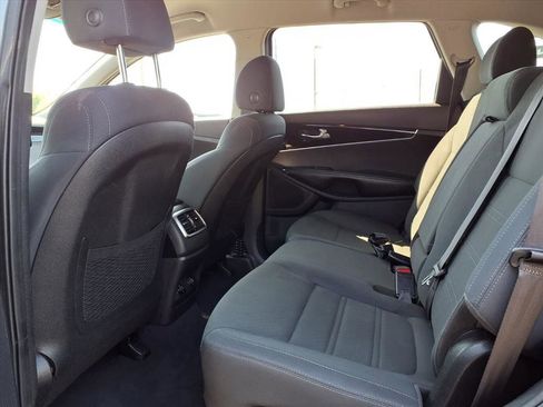 Used 2020 Kia Sorento LX FWD image 22