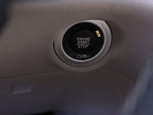 Used 2023 Chrysler Voyager LX image 16