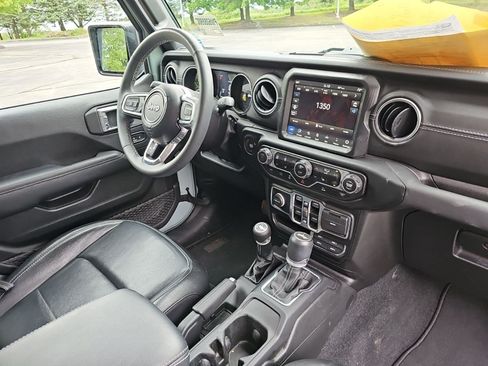 Used 2023 Jeep Wrangler Unlimited Sahara w/ Cold Weather Group AWD/4WD image 13