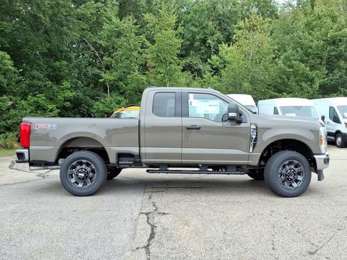 New 2027 Ford F350 XLT w/ FX4 Off-Road Package AWD/4WD image 4