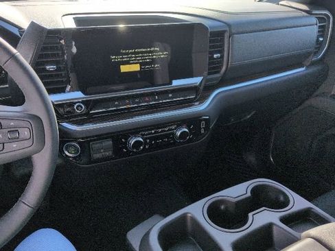 New 2026 GMC Sierra 1500 SLE image 9