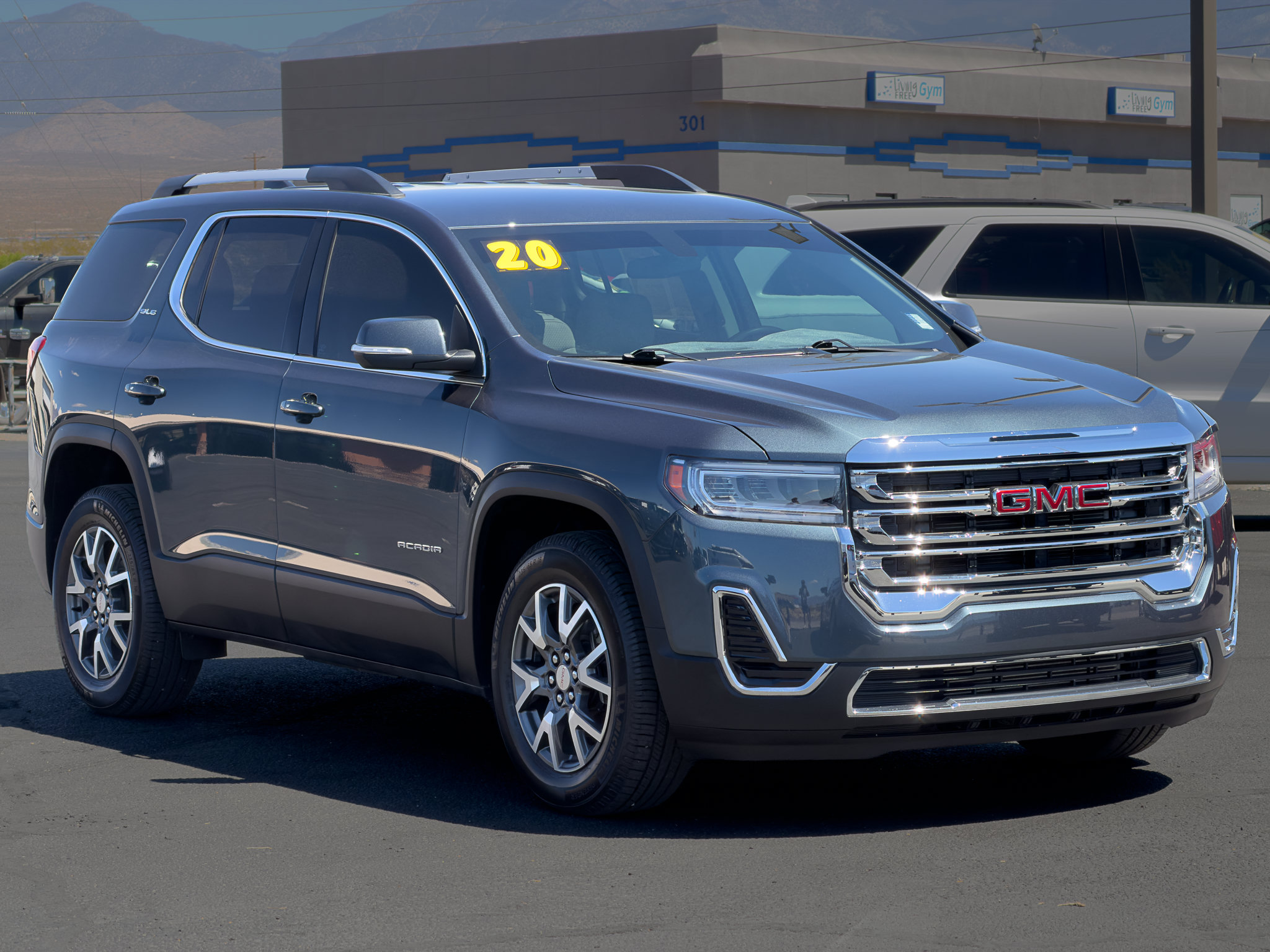 Used 2020 GMC Acadia SLE w/ Driver Convenience Package FWD image 7