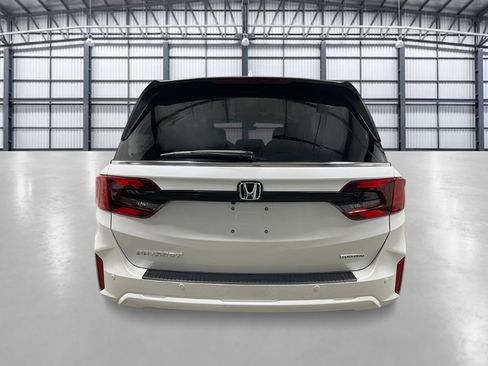 New 2026 Honda Odyssey Touring image 4
