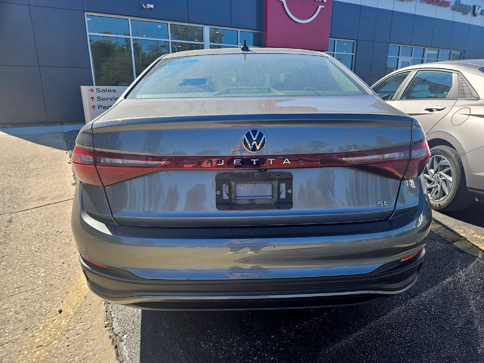 Used 2025 Volkswagen Jetta SE FWD image 5